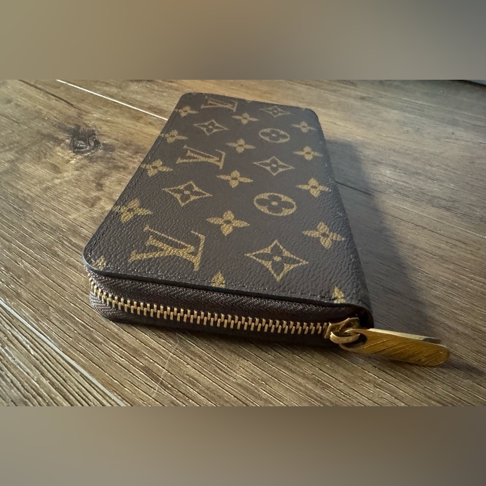 LOUIS VUITTON-AUTHENTIC (Preowned) Signature Coated Canvas Wallet - Picture 13 of 17